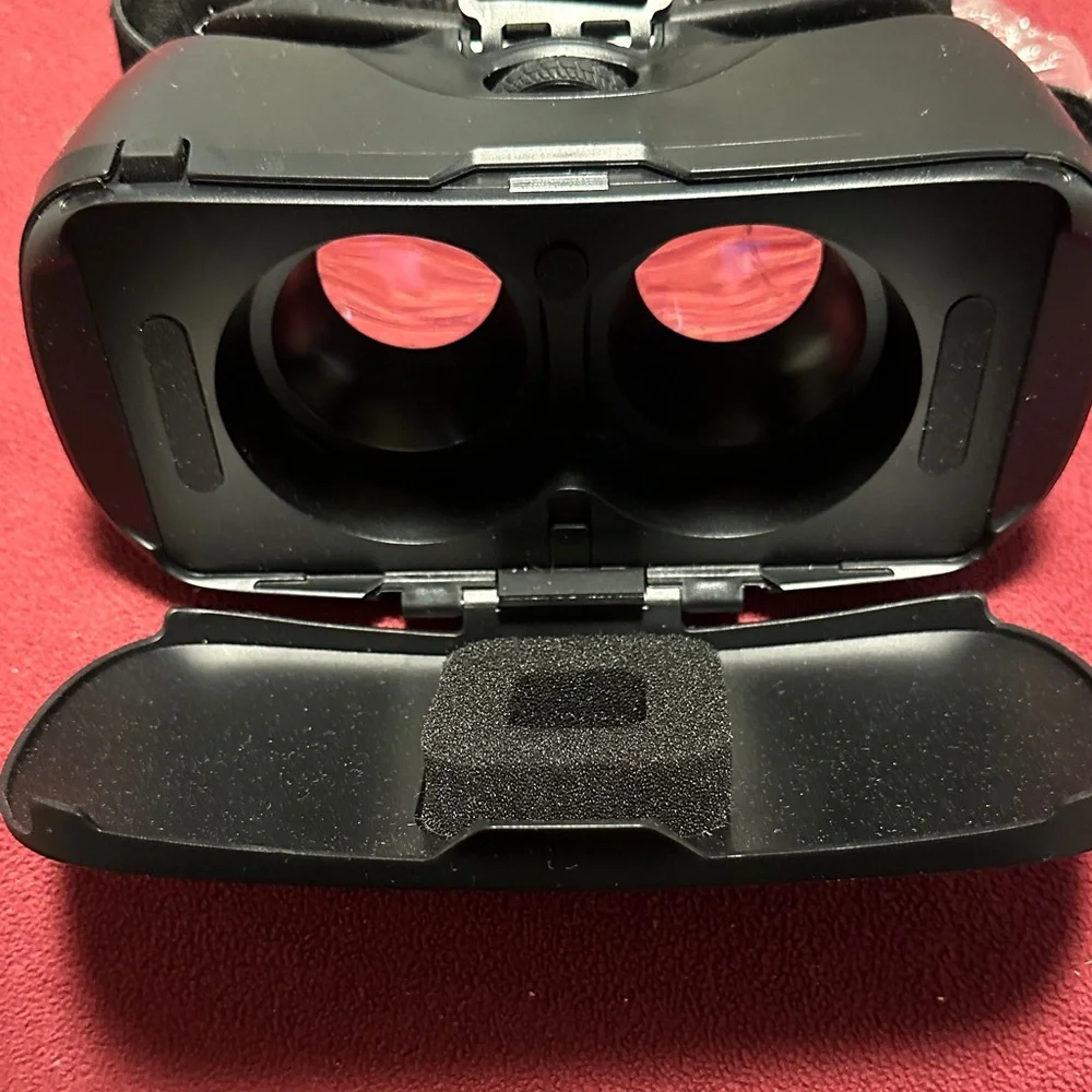 Black VR Headset — Mobile Virtual Reality Goggles